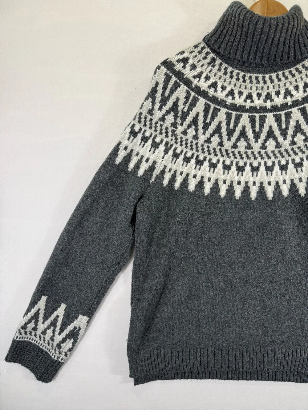H&M Gray and White Fair Isle Turtleneck Sweater